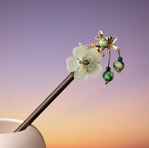 Emerald Whisper of the Forest: Floral Woodland Serenade Hairpin