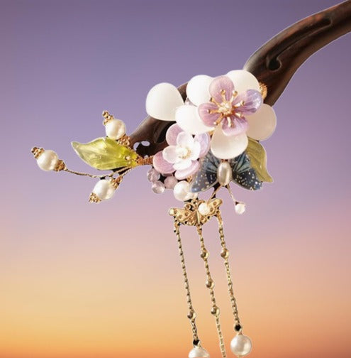 Imperial Bloom: Floral Dreamcatcher Hairpin with intricate Chinese motifs and flowing tassels