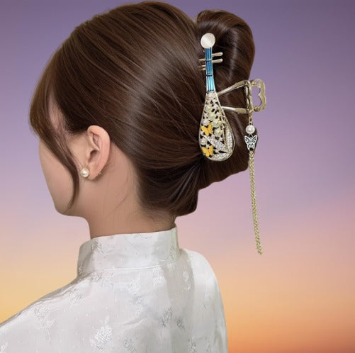 The Golden Bloom of the Eastern Wind: A Traditional Hair Clamp with Pipa's Grace