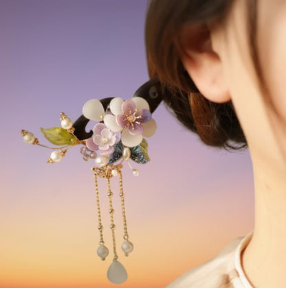 Imperial Bloom: Floral Dreamcatcher Hairpin with intricate Chinese motifs and flowing tassels